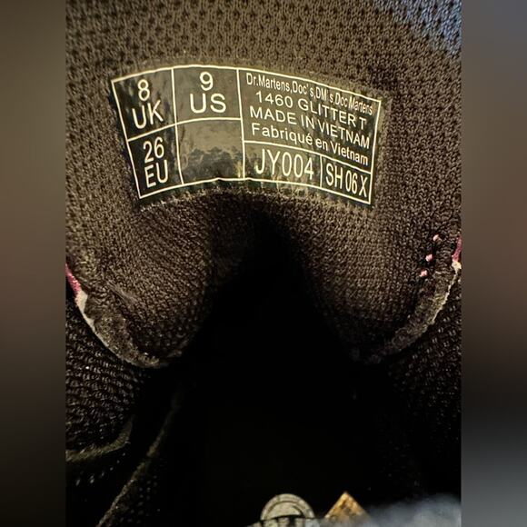 Dr. Martens 1460 Glitter T Boots
Pink Sparkle Girls Toddler US 9
(EU 26) NWOT - Picture 6 of 15